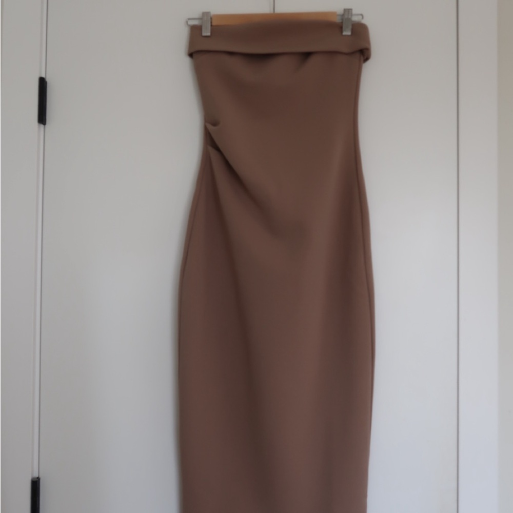 Aritzia Babaton FigureKnit™ Eyecatcher Dress